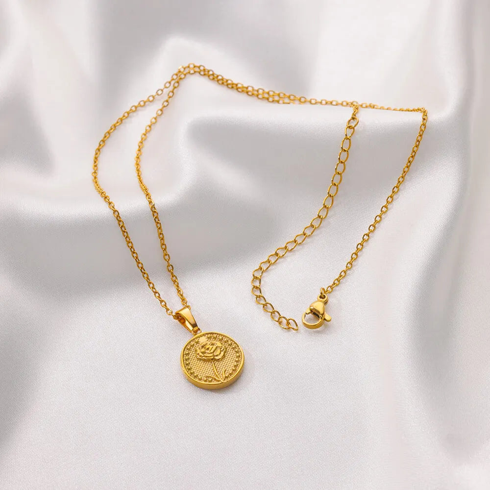 Collier pièce fleur de naissance or minimaliste cadeau personnalisé Mezyena